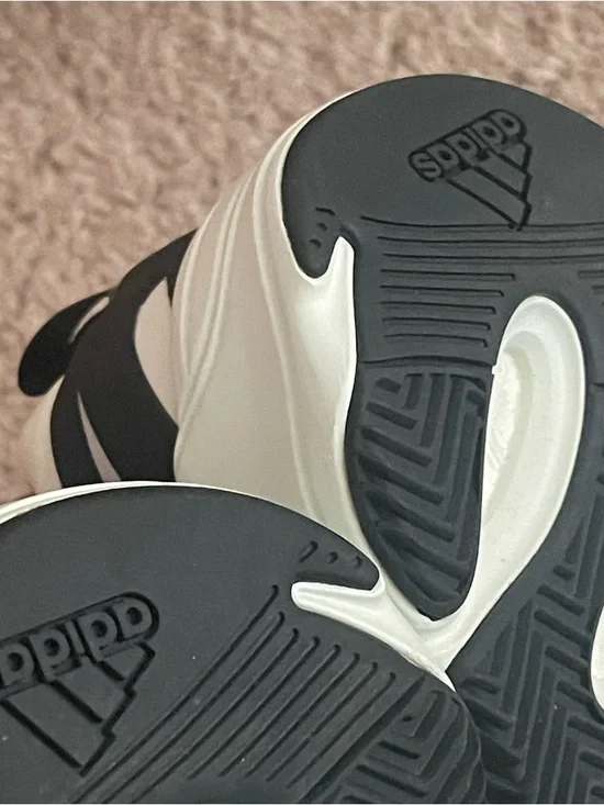 Yeezy Boost 700 MNVM Laceless Sneakers in White and Black - Picture 3 of 4